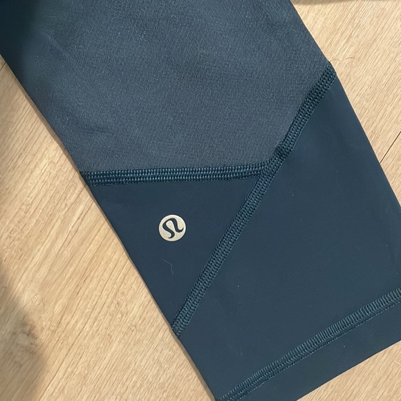 Lululemon• cropped 23 inch leggings - Picture 3 of 5